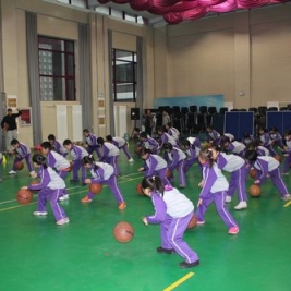 首都体育学院领导莅临我校观摩实习生体育教学