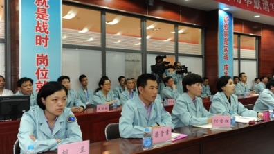 我校师生代表走进北京航天飞行控制中心收看太空授课