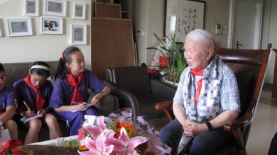 我校学生代表拜访吴良镛院士