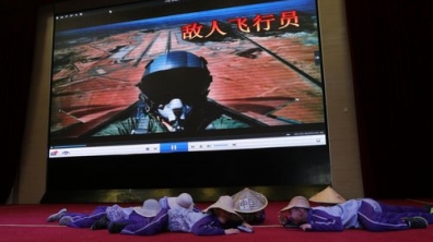 我校举行校园剧展评活动