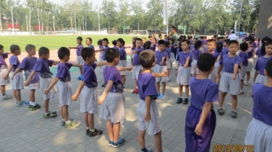 我校低年段国防教育第一课——启程