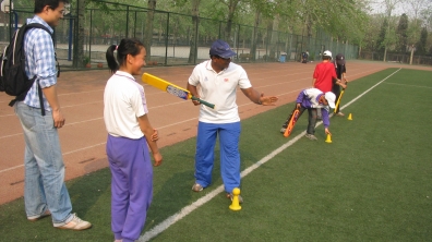 2008年9月孟加拉教练专程到我校指导