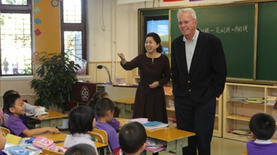 美国著名课程专家威廉F.派纳来访我校