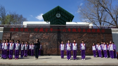 美国泉谷学区友好学校代表团访问我校