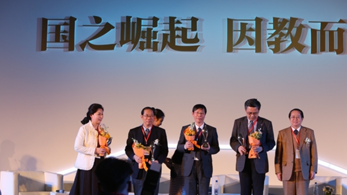 窦桂梅校长喜获“中国教育变革人物奖”