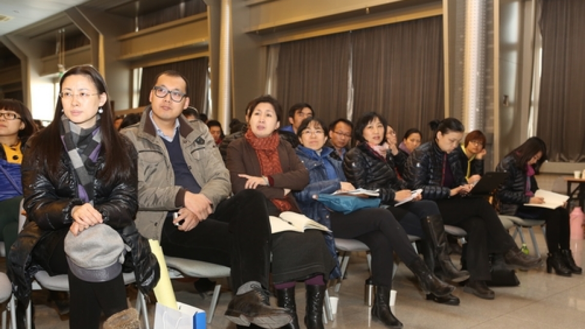 生命化教育倡导者张文质先生来我校进行家庭教育讲座