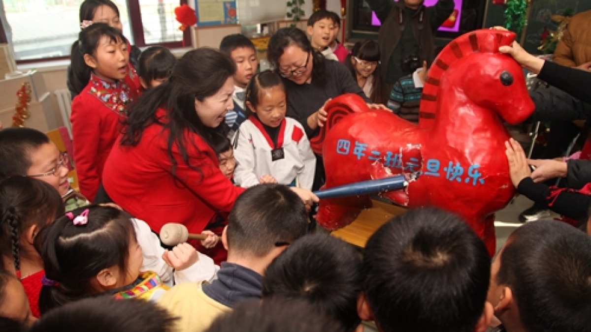 我校举行2014年元旦师生联欢会，实现学生新年梦想