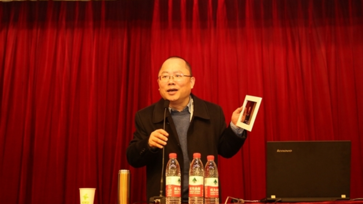 生命化教育倡导者张文质先生来我校进行家庭教育讲座