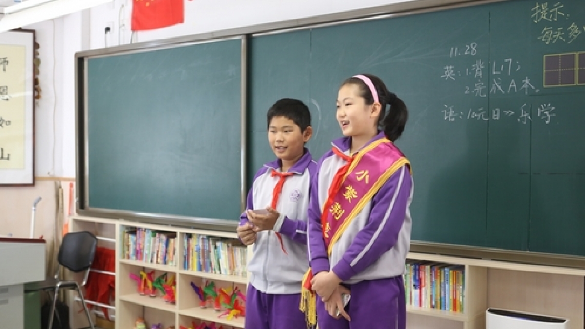 我校高年段学生开展感恩节活动