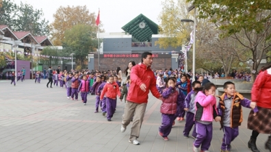清华附小2013年安全课程——应急疏散演习顺利举行