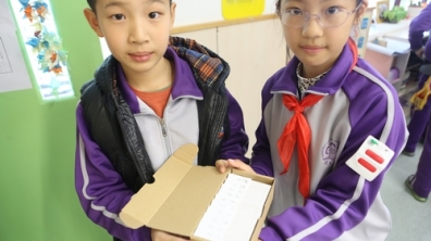 我校高年段学生开展感恩节活动