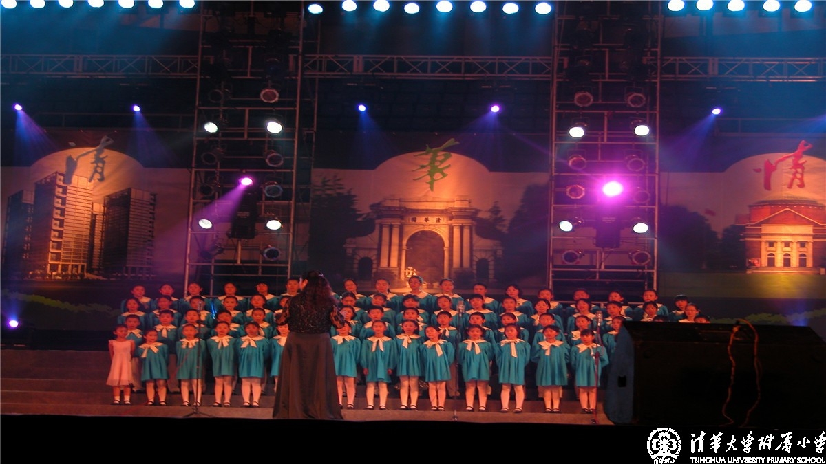 我校2004年合唱团的演出