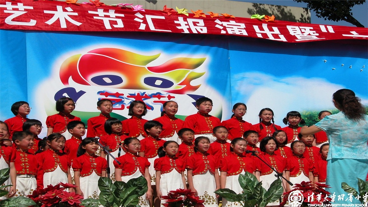我校2004年合唱团的演出