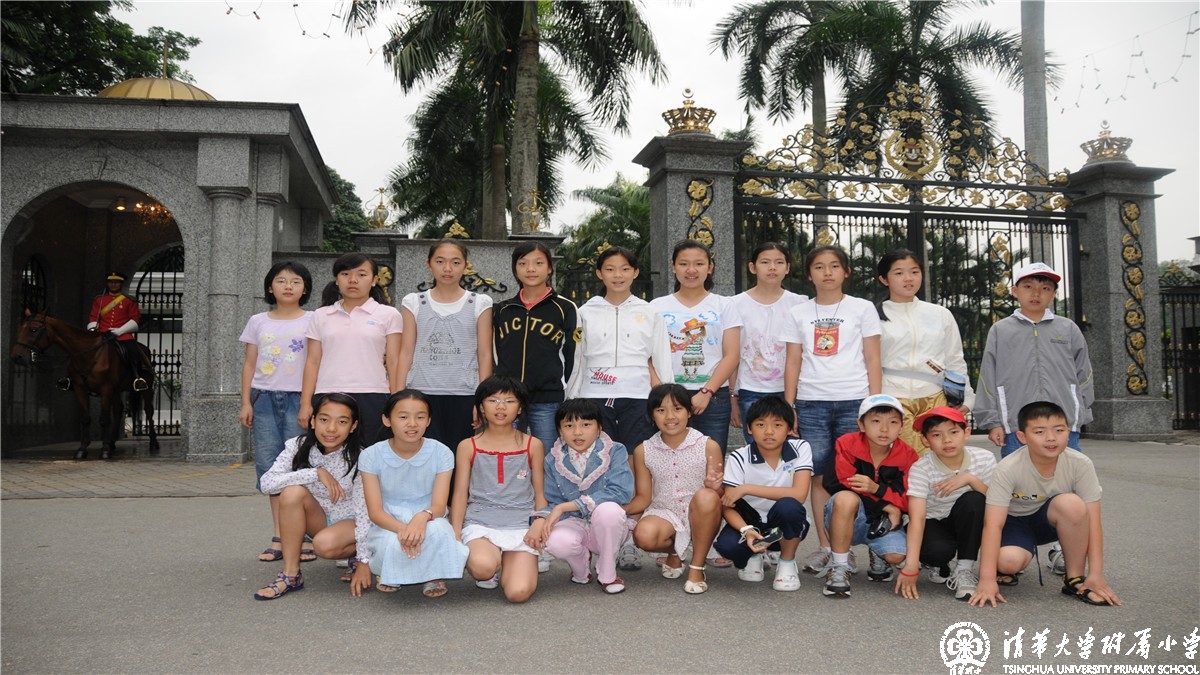 2008年我校金帆民乐团部分团员参加新加坡国际艺术节比赛