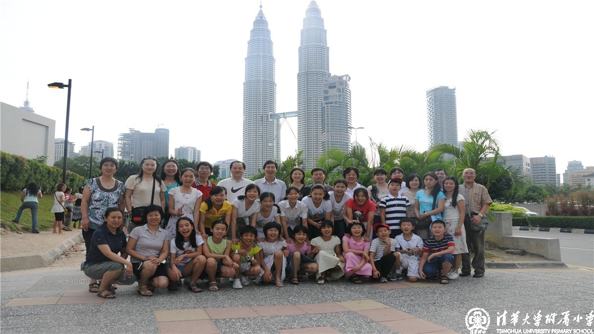 2008年我校金帆民乐团部分团员参加新加坡国际艺术节比赛