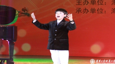我是升旗手——六(5)龚近琦