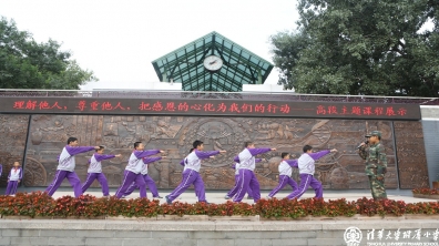 六年级3班国旗下讲话——感恩教官