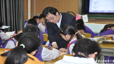 《把掌声分给她一半》教学设计——薛晨老师