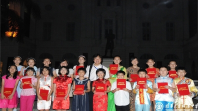 2008年我校金帆民乐团部分团员参加新加坡国际艺术节比赛
