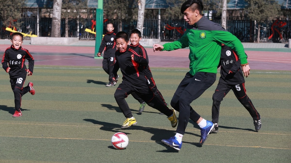 北京市青少年足球普及教育活动启动仪式在清华附小举行
