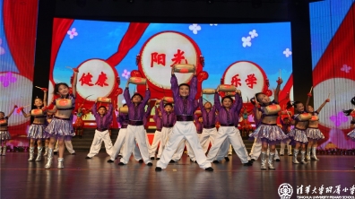 我校舞蹈团精彩的演出剧照