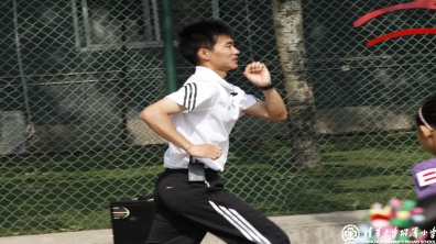 《前滚翻起立—单腿前滑成纵叉》教学设计——任海江老师