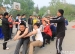 附小教师积极参与大学拔河比赛
