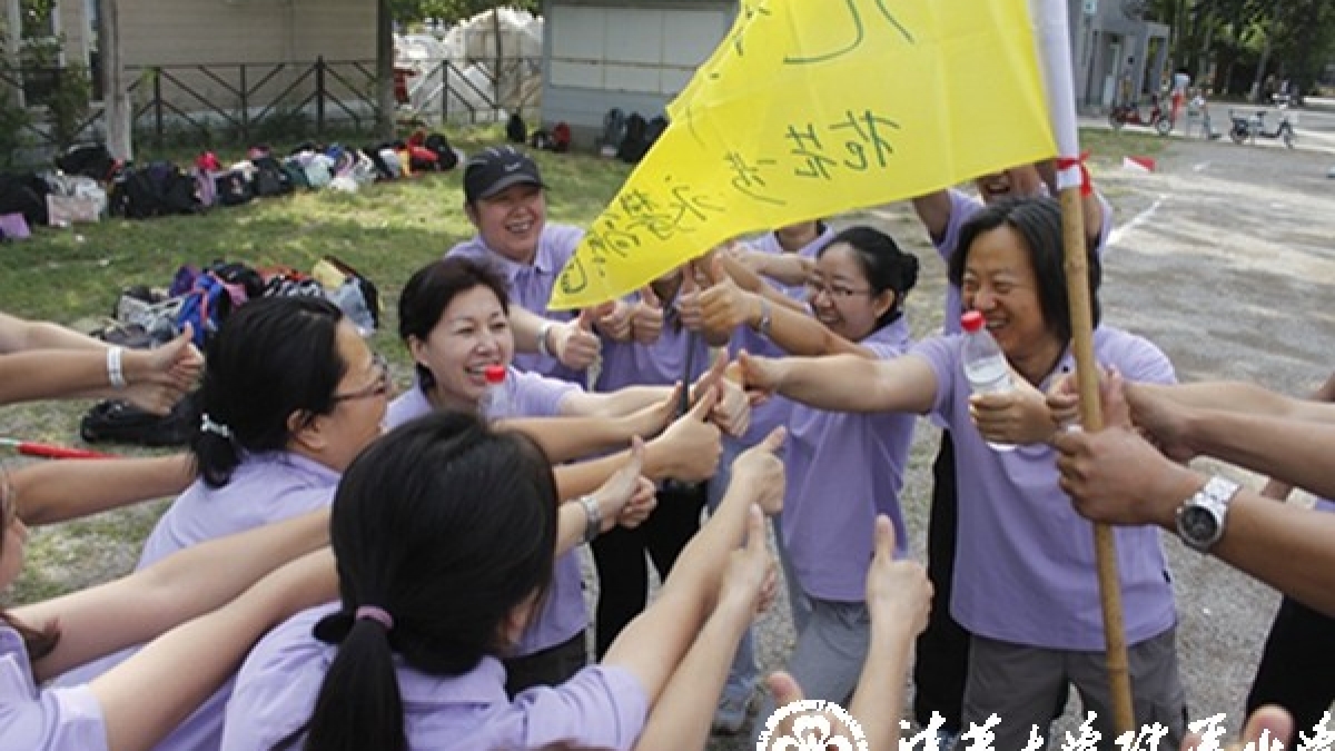 “认同百年文化，绽放教育激情” ——2014年清华附小青年教师暑期拓展培训成功举办