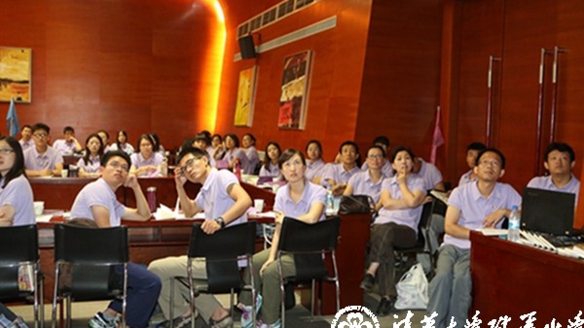 清华附小举行第一届“最具影响力教师“最具发展力教师”专业成长报告会