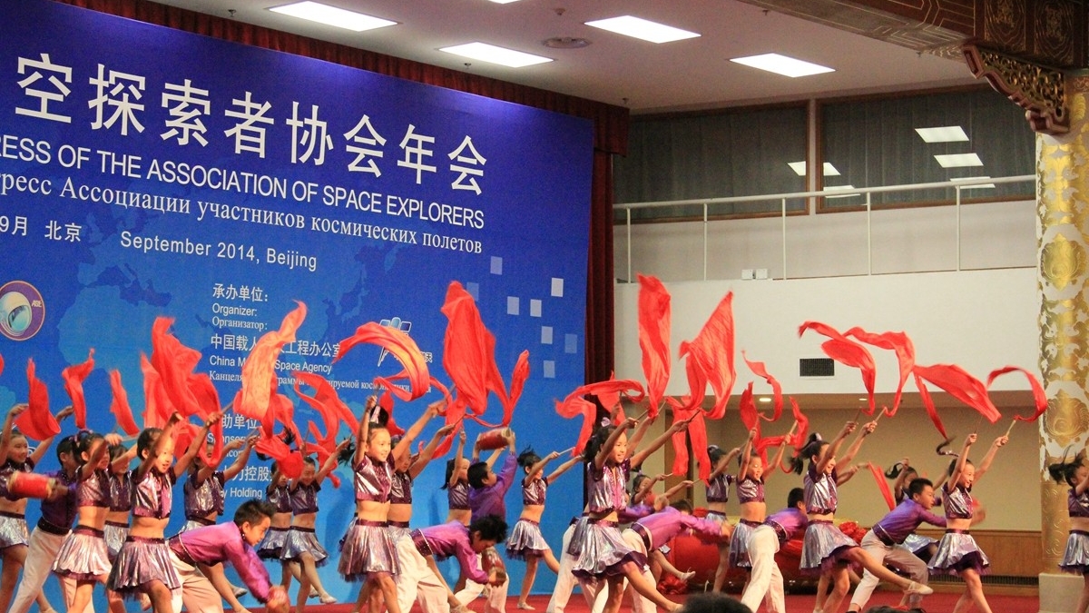 我校学生参加第27届太空探索者协会开幕式