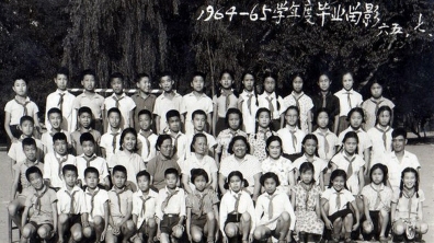 聚会共忆同窗 力争一个不少