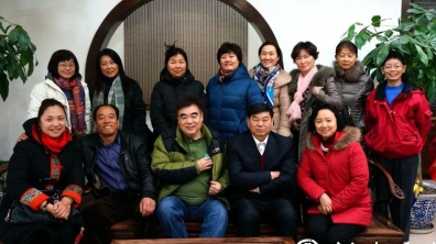 清华附小76届11班同学首聚熙春园