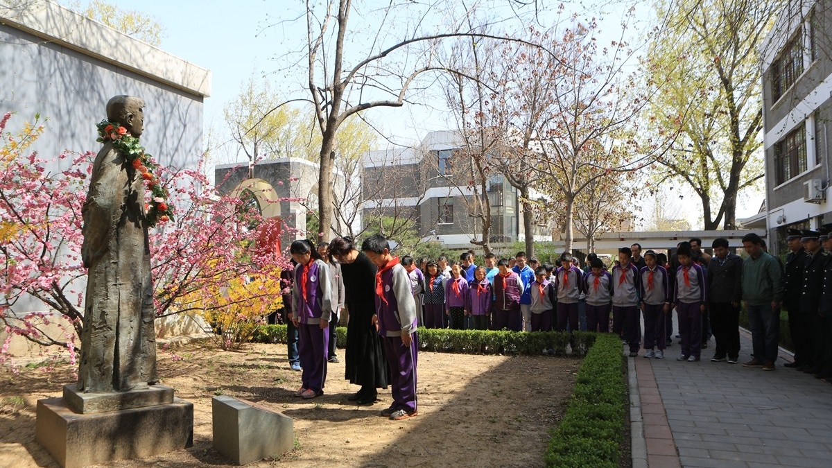 清明节里的纪念——缅怀榜样，寄托家国情怀