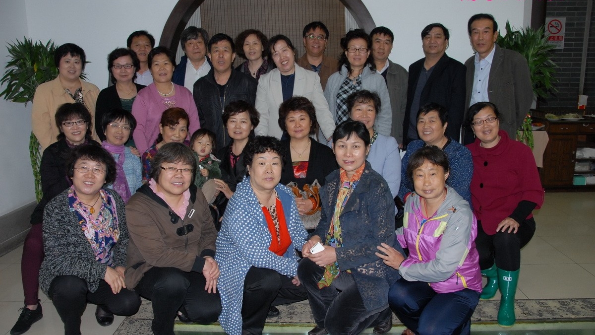 情相邀 心相聚 重忆往昔话今朝——71届百余校友聚会迎校庆