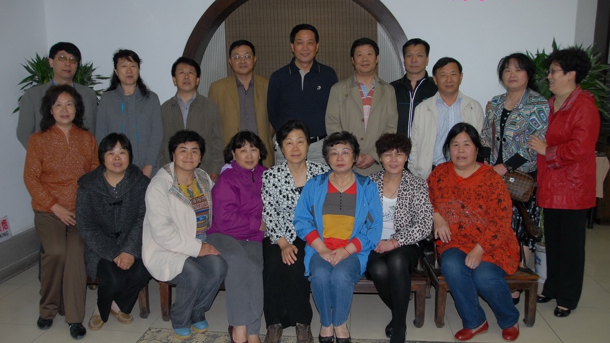 情相邀 心相聚 重忆往昔话今朝——71届百余校友聚会迎校庆