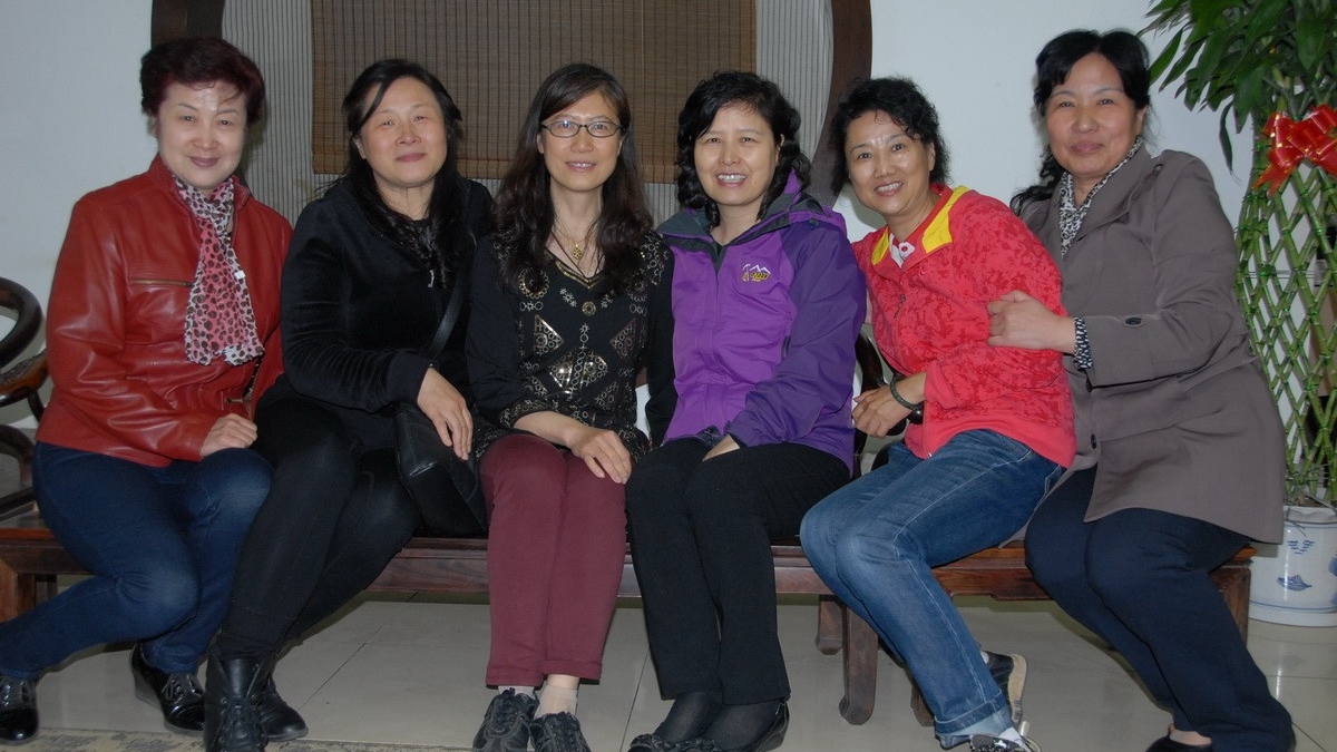 情相邀 心相聚 重忆往昔话今朝——71届百余校友聚会迎校庆