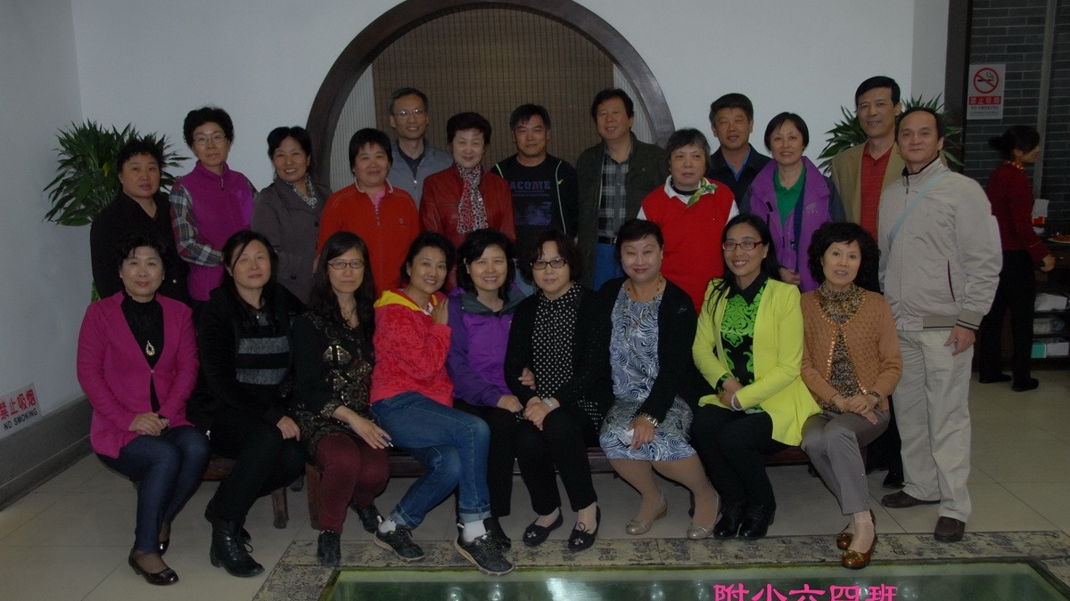 情相邀 心相聚 重忆往昔话今朝——71届百余校友聚会迎校庆