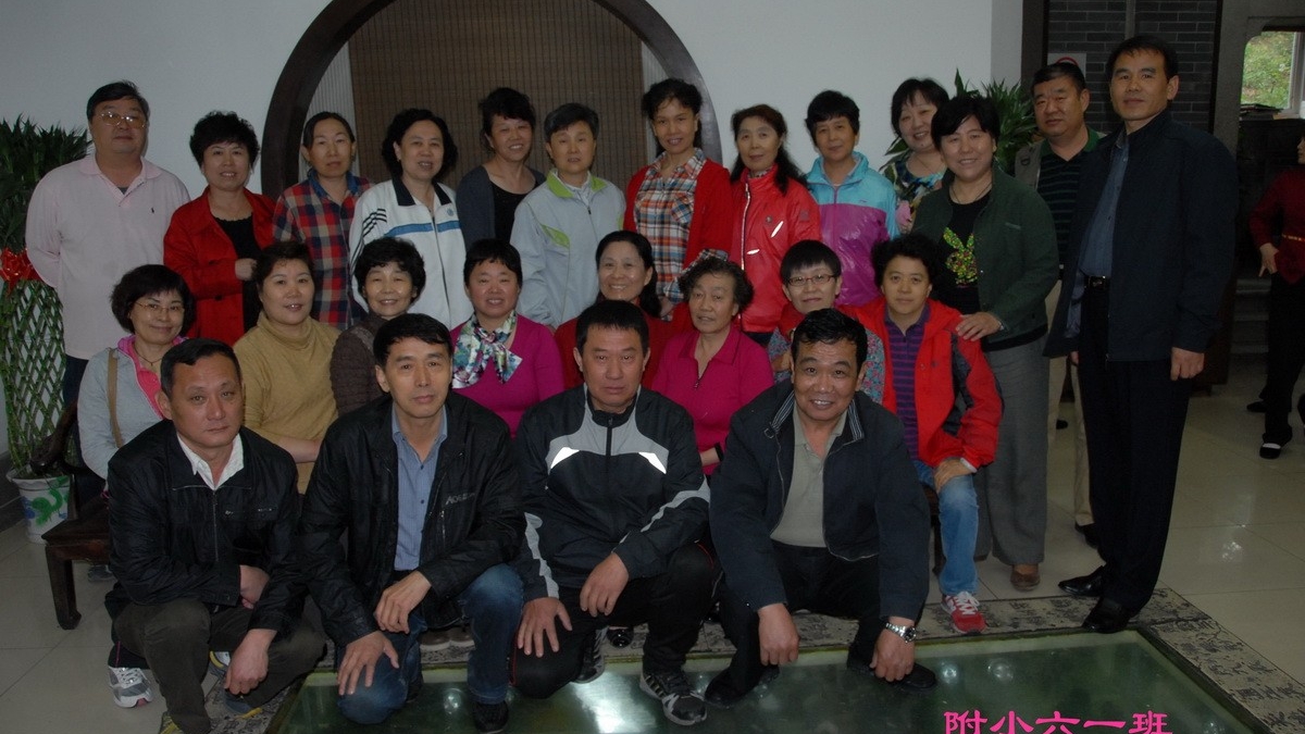 情相邀 心相聚 重忆往昔话今朝——71届百余校友聚会迎校庆