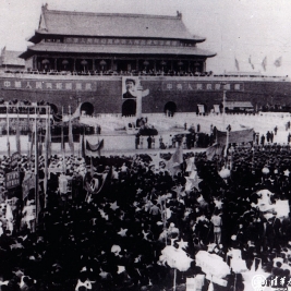 1949年10月1日，成志学校师生参加庆祝新中国成立大游行活动