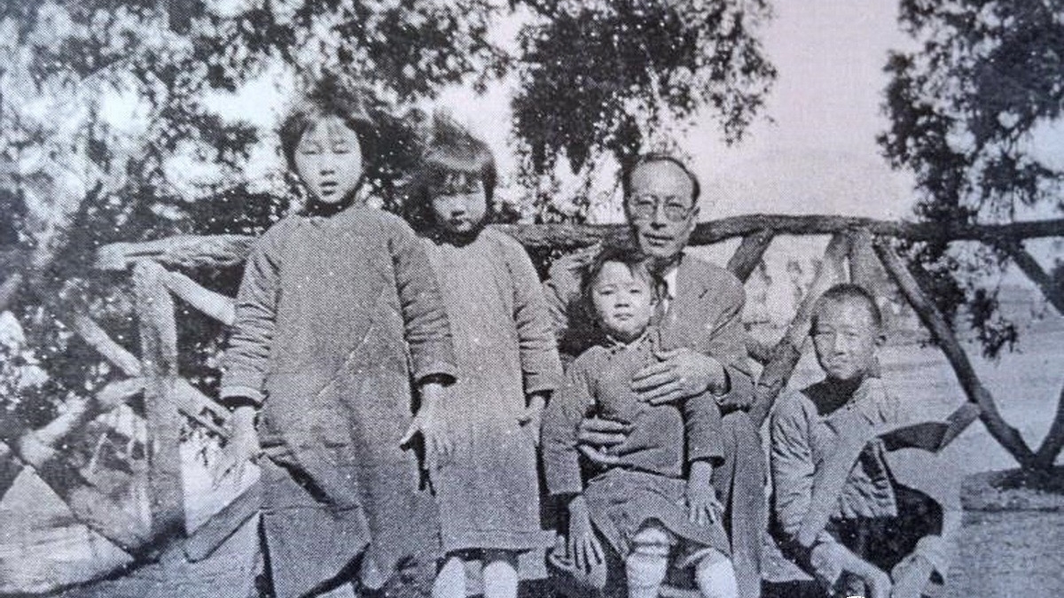 梅花香自苦寒来——采访成志学校老校友袁复礼先生的四个子女 之一----《世纪情愫》编委会，执笔：吴逸校友