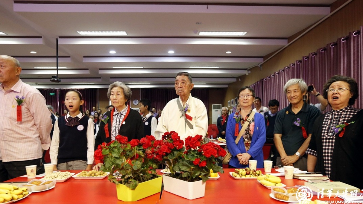 清华附小召开“花好月圆·丁香花开”中秋联谊座谈会